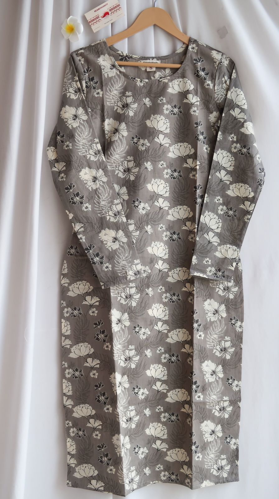 Monochromatic Bloom full Sleeves Long Kurta